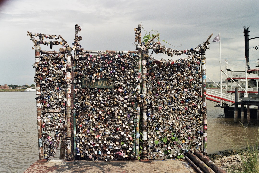 Budynki z recyklingowych materiałów: zrównoważona architektura